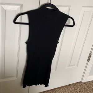 Sleeveless turtle neck